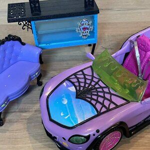 Monster High Ghoul Mobile toy car and The Coffin Bean Cafe Playset